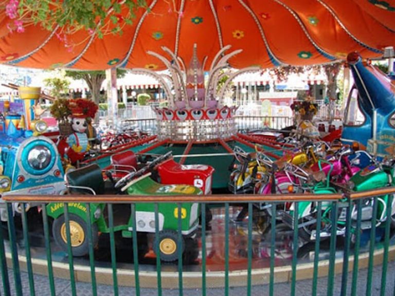 Kiddie Carousel – Adventureland Amusement Park Long Island New York