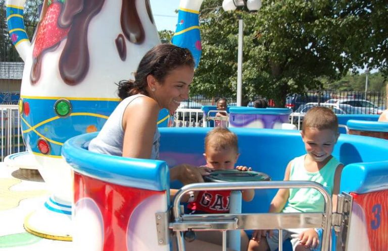 Tea Cups – Adventureland Amusement Park Long Island New York